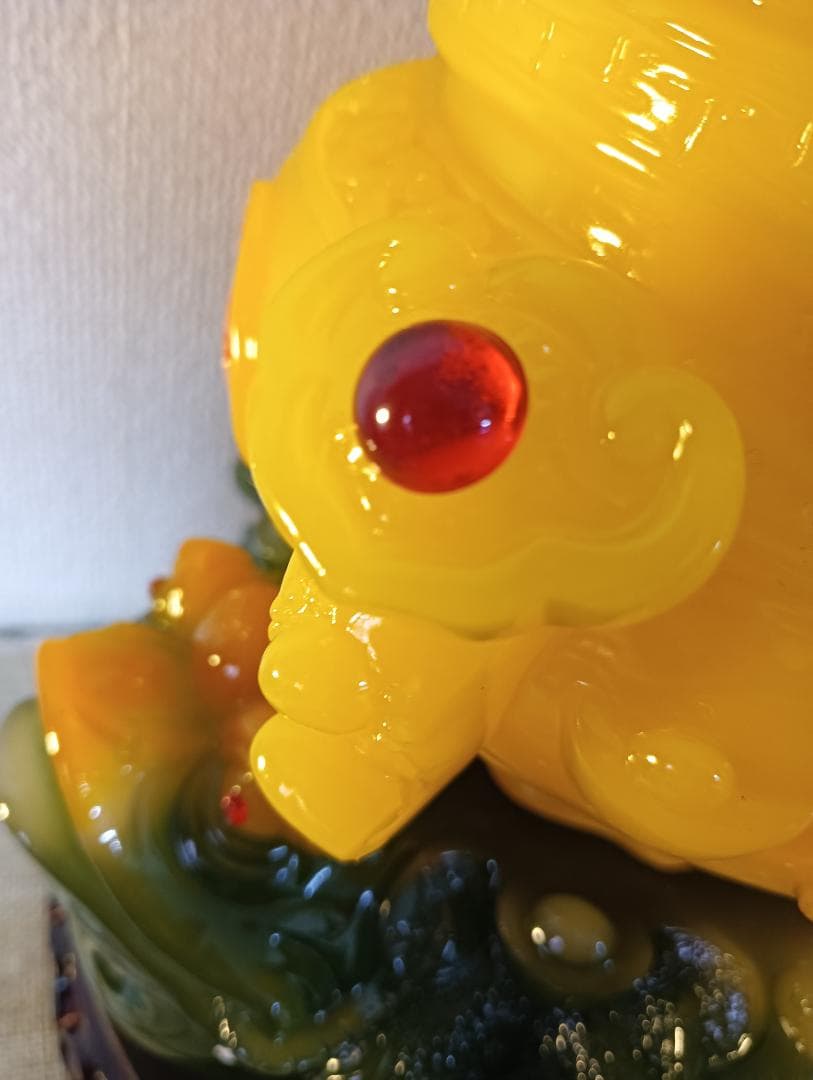 中国工芸品　金運カエルと金塊の置物　風水アイテム