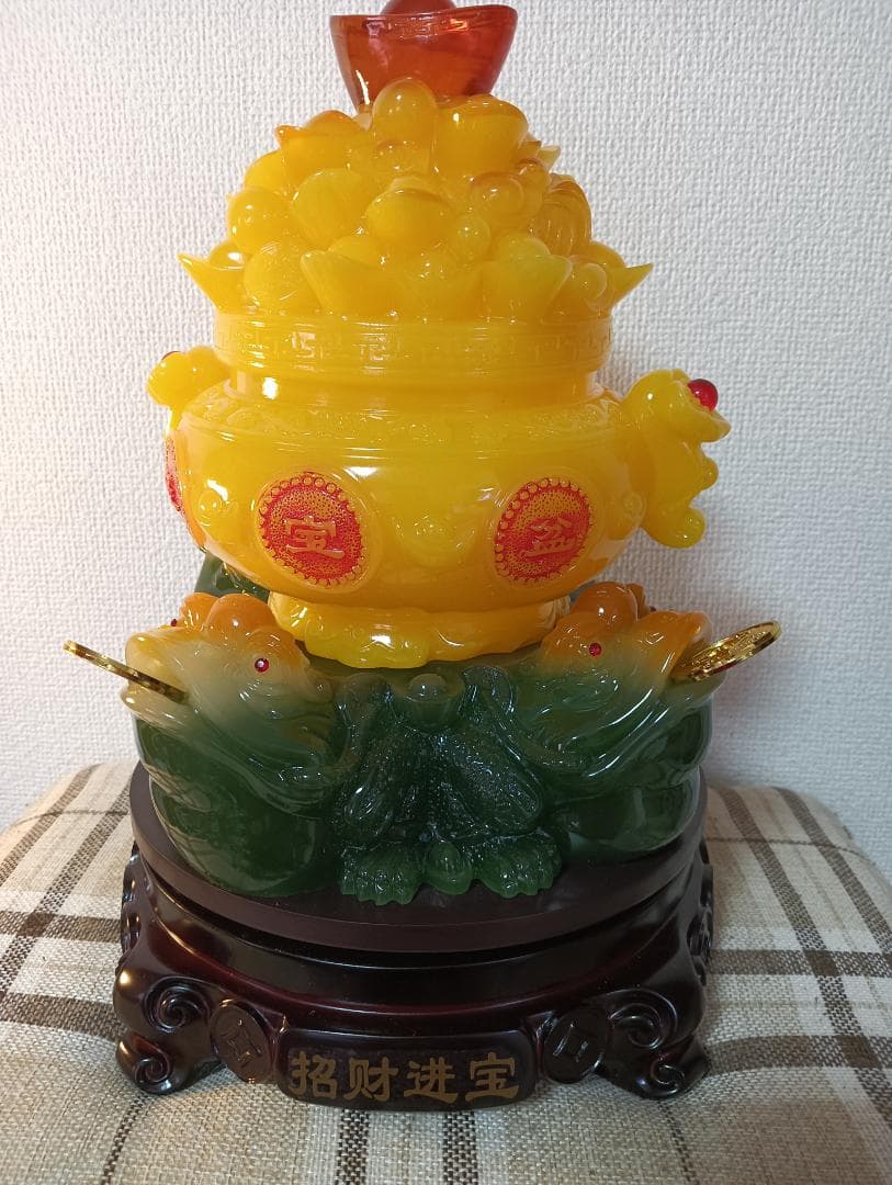 中国工芸品　金運カエルと金塊の置物　風水アイテム
