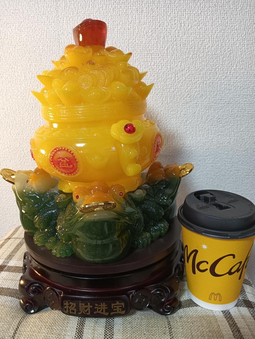 中国工芸品　金運カエルと金塊の置物　風水アイテム