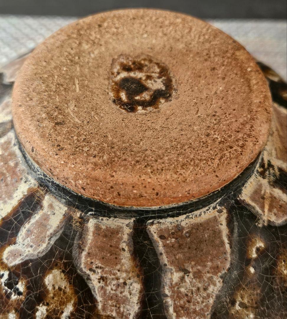 17～18世紀　東南アジア古陶磁器　安南　宋胡録　鉄釉　陰刻連弁文　ハート文　壺