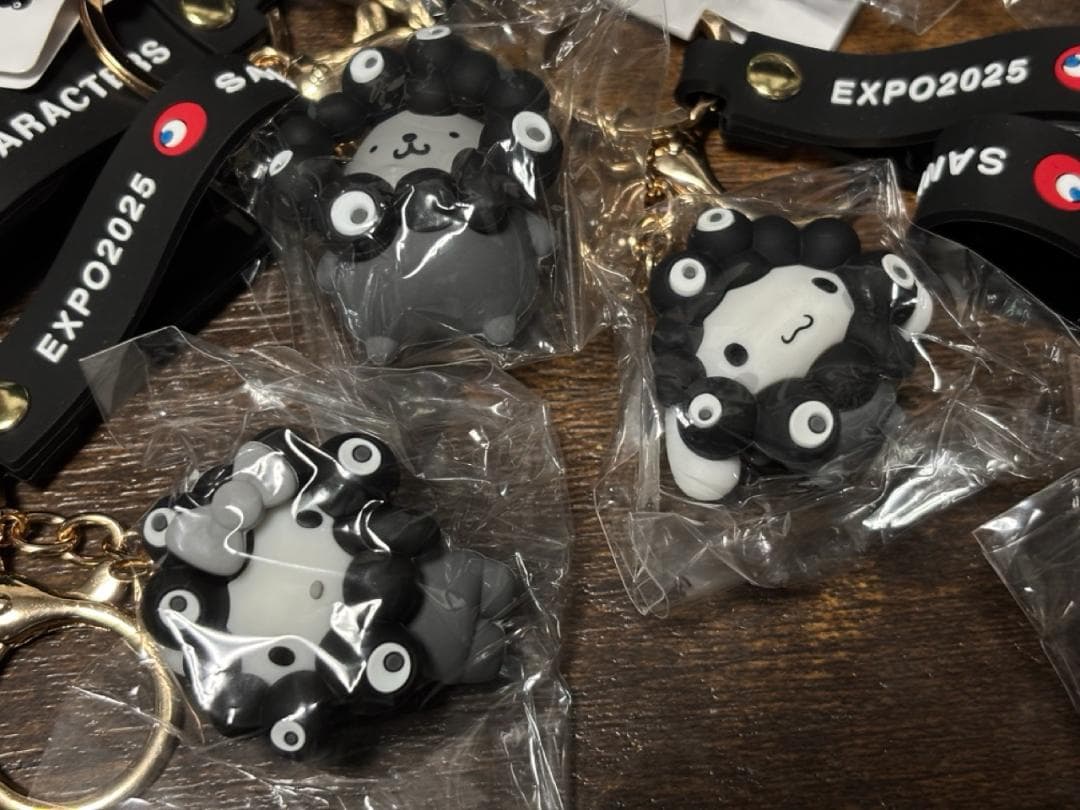 大阪関西万博　サンリオ　黒ミャクミャク　キーホルダー　全7種コンプリート