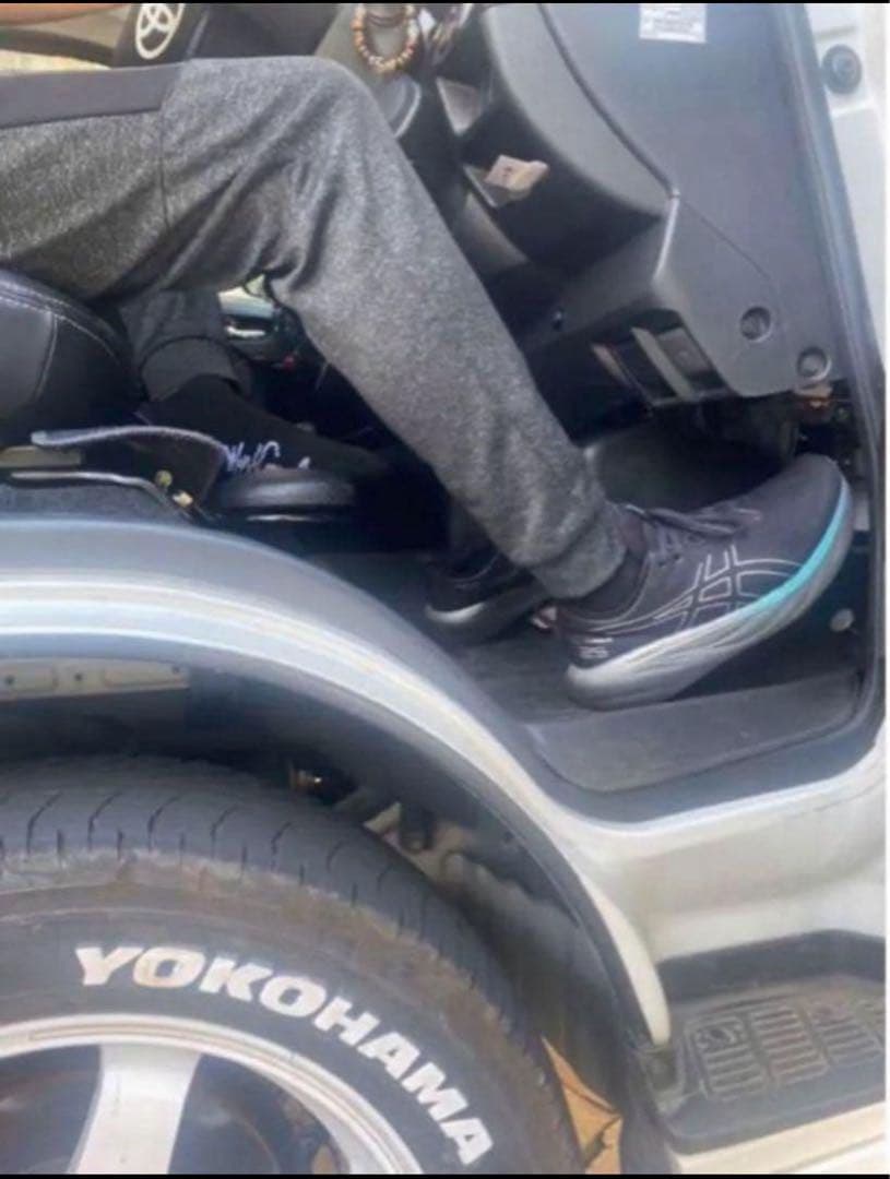 ハイエース200系　スーパーGL フットレスト　運転席側&助手席側　足おき台