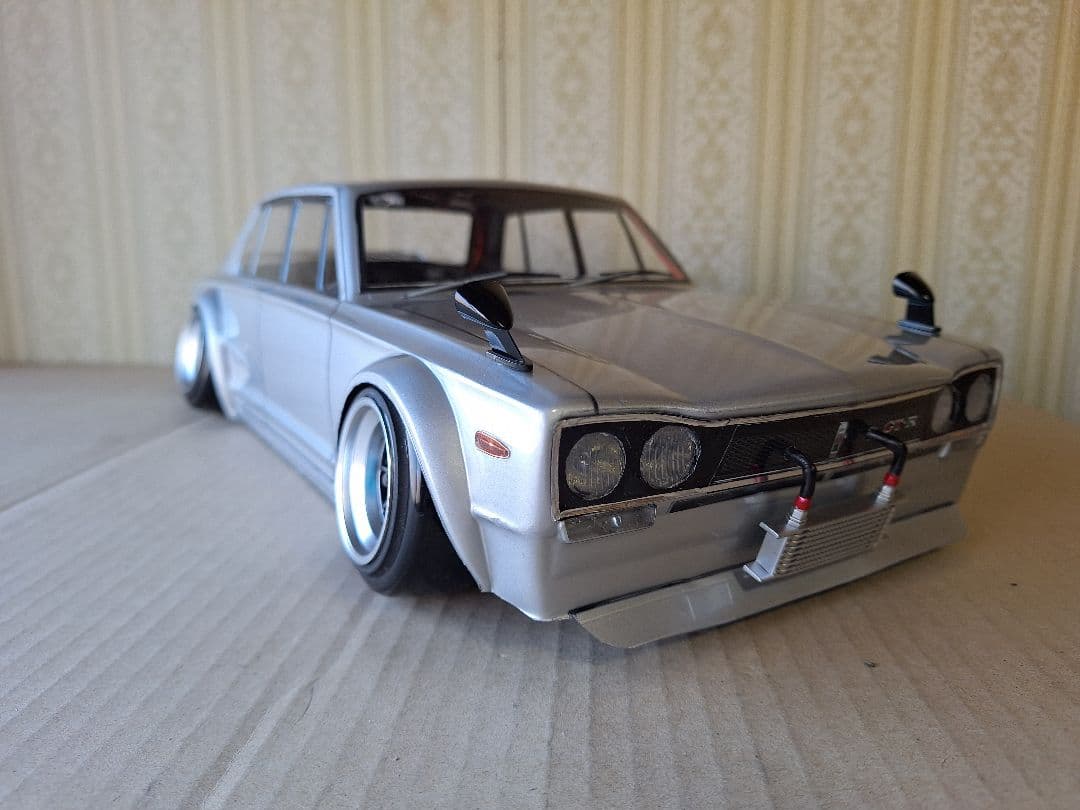 ハコスカ　4dr シャーシ付き