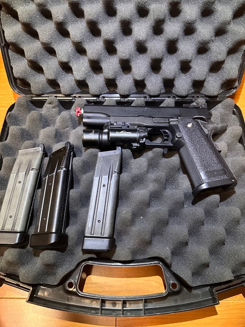 エアガン マガジン3本付き Surefireライト(レプ