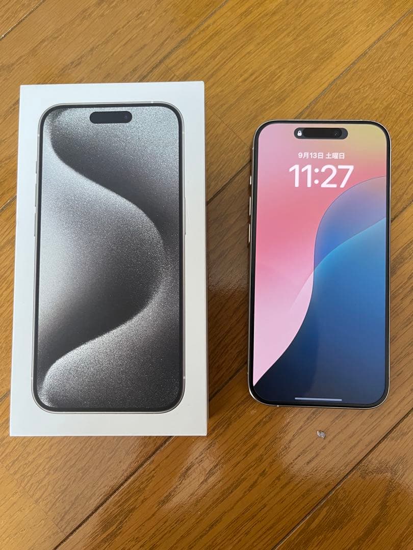 iPhone 15 Pro 本体　新品ガラスフィルム付