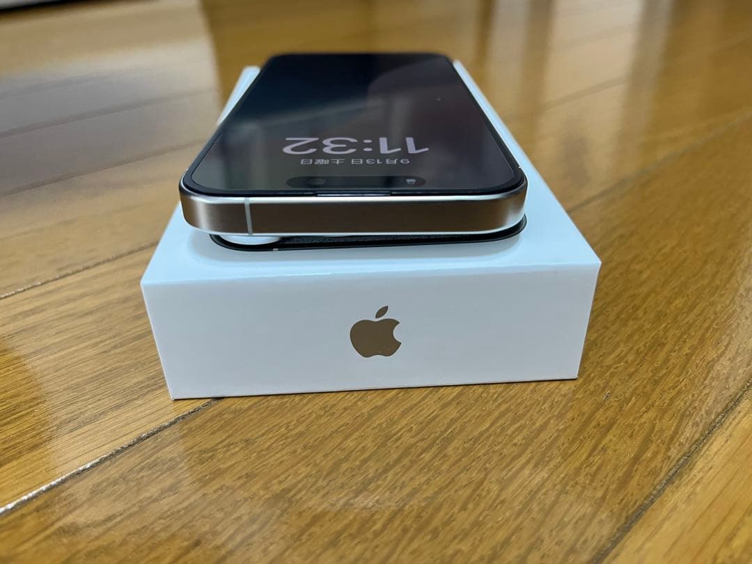 iPhone 15 Pro 本体　新品ガラスフィルム付