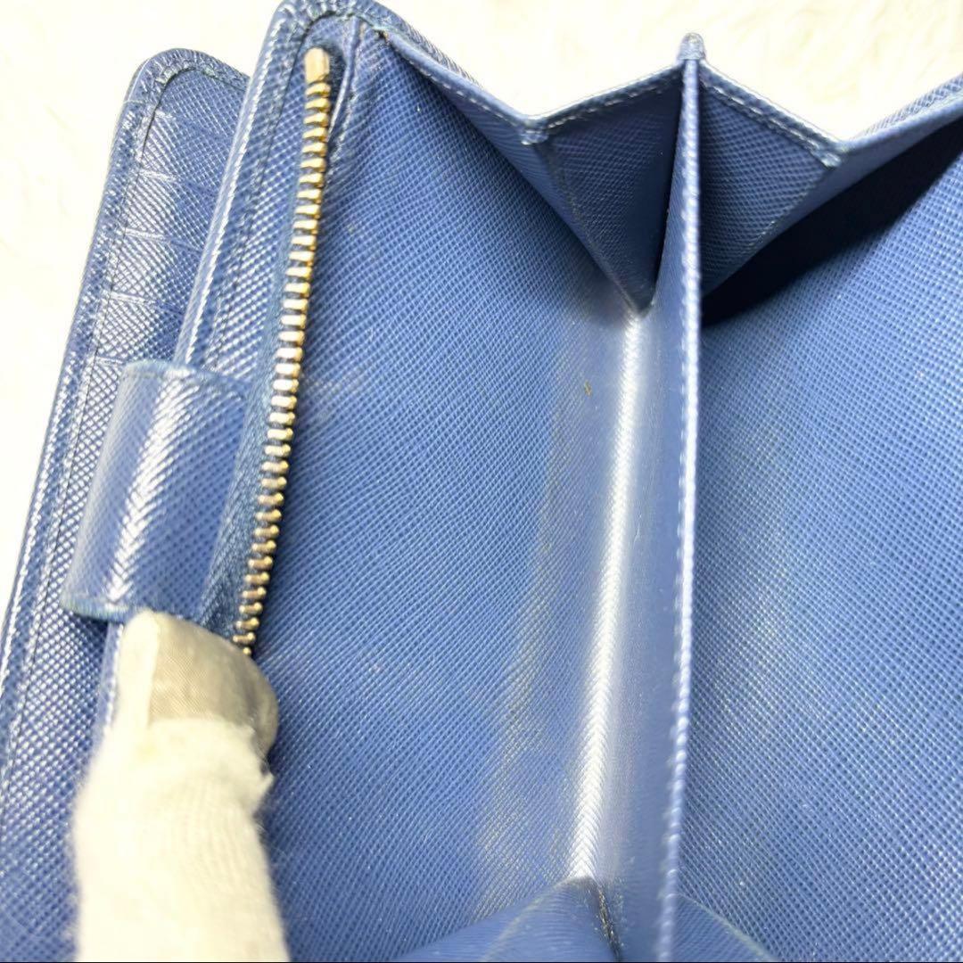 ✨美品✨ プラダ 二つ折り 財布 ゴールドロゴ サフィアーノ レザー ブルー 青