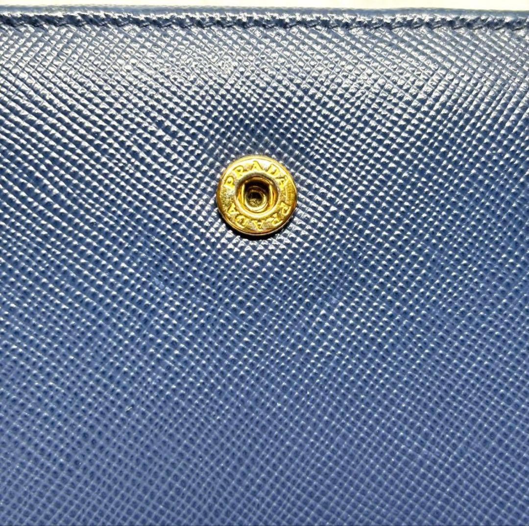 ✨美品✨ プラダ 二つ折り 財布 ゴールドロゴ サフィアーノ レザー ブルー 青