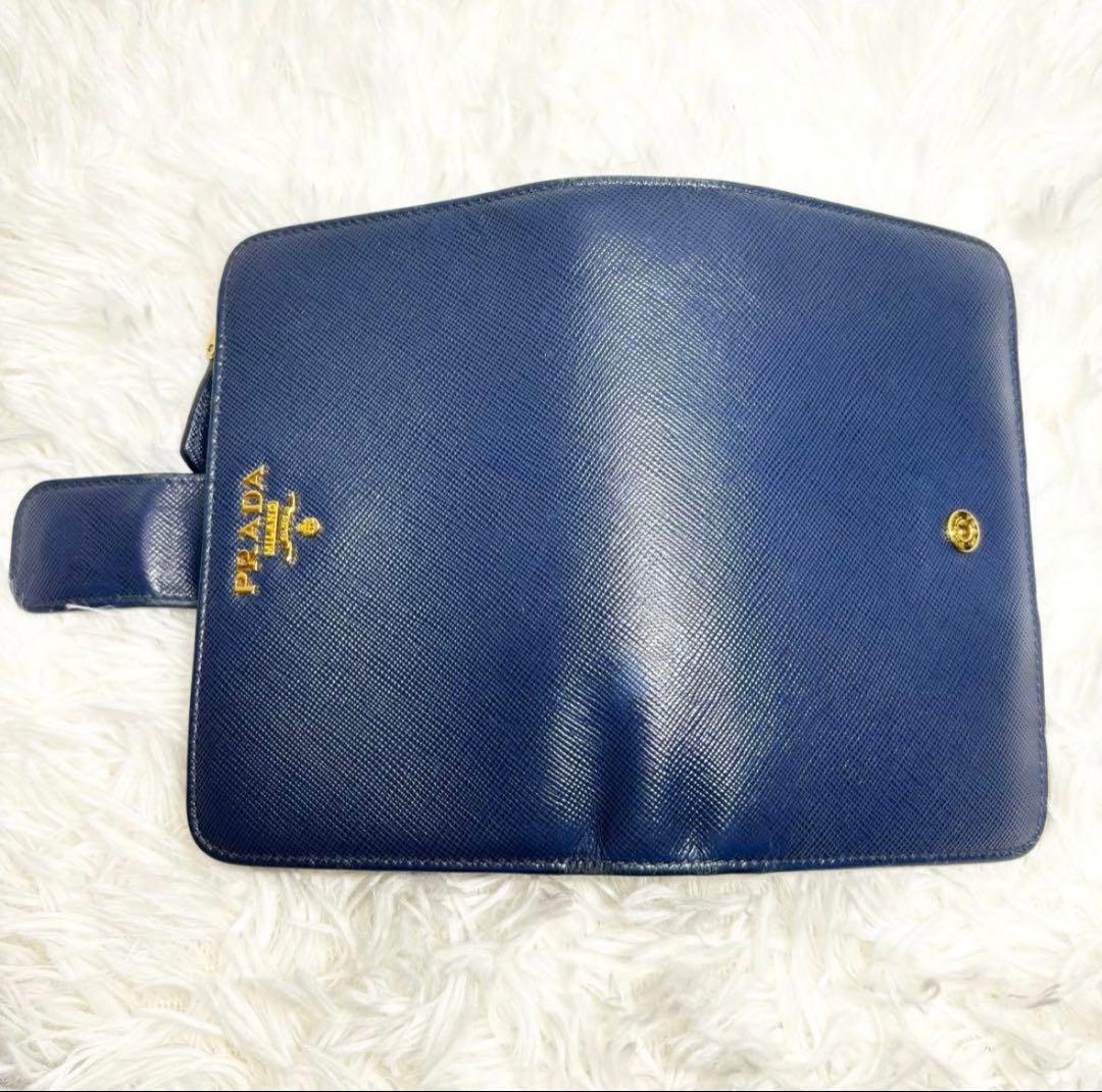 ✨美品✨ プラダ 二つ折り 財布 ゴールドロゴ サフィアーノ レザー ブルー 青