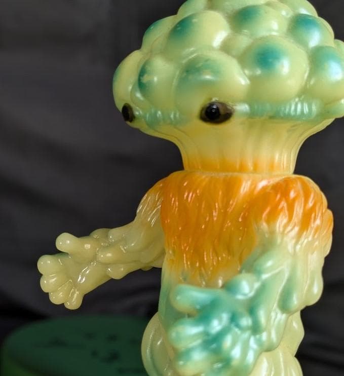 マタンゴ蓄光ソフビフィギュア（Ｍ１号）＋久保明サイン入り台座