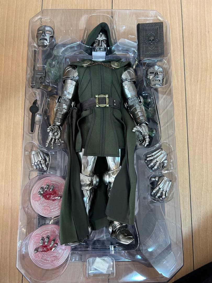 最終値下げ　ホットトイズ　ドクター・ドゥーム［ボーナスアクセサリー付き］1/6