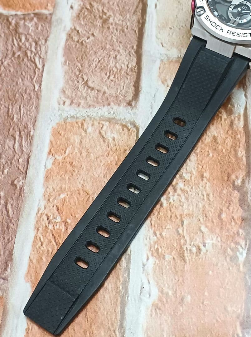 CASIO カシオ　G-SHOCK　GST-B100