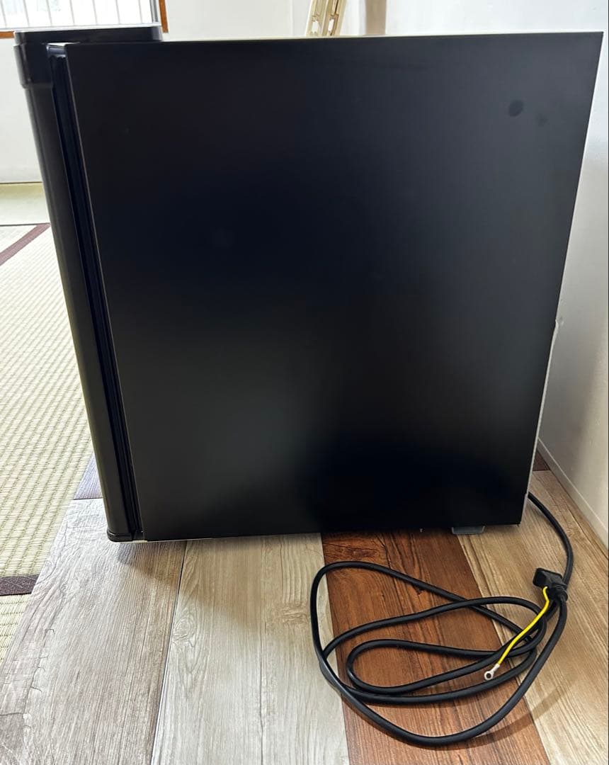【2022年製】【動作確認済】ベルソス小型冷蔵庫　46L ブラック