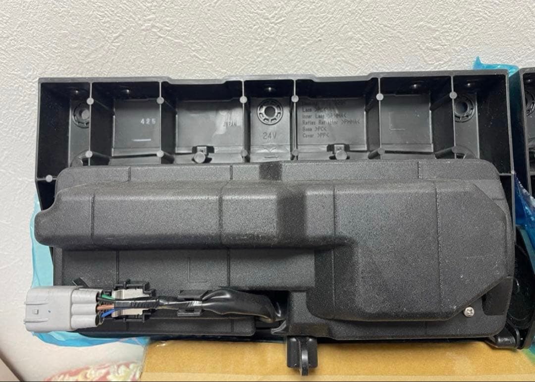 日野純正テールランプ 大型用