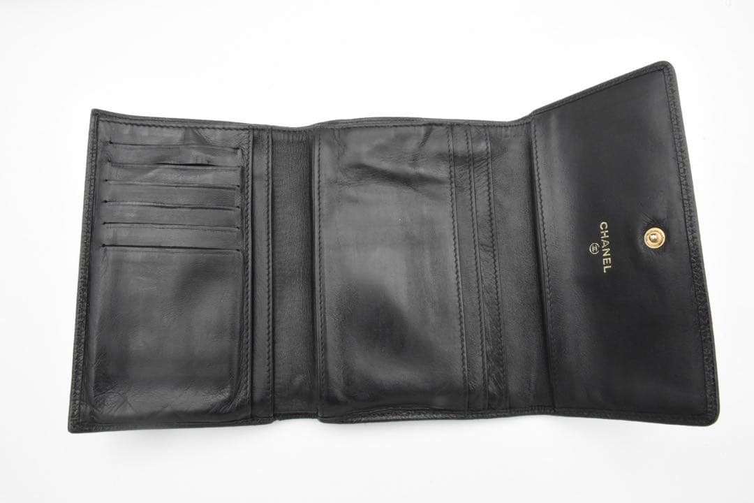 CHANEL ブラックレザー 三つ折り財布　キャビアスキンココマーク