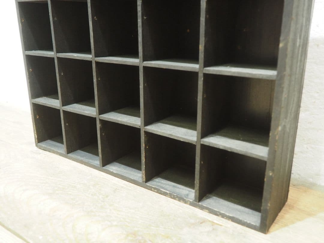 1145 薄型　升目のオープンラック　飾り棚　陳列棚　小物入れ　ケース　レトロ