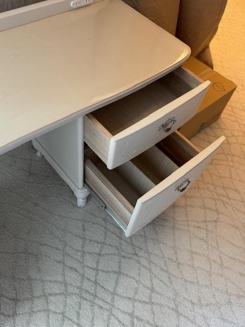 デスク カンティーニュ