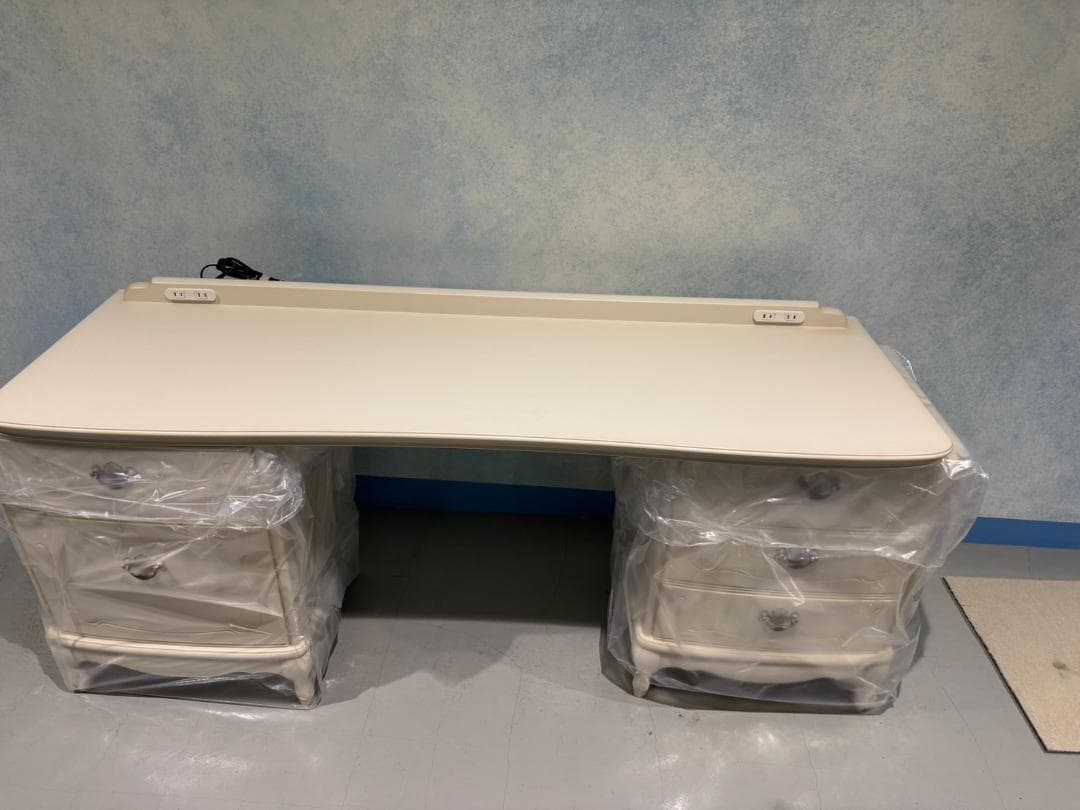 デスク カンティーニュ