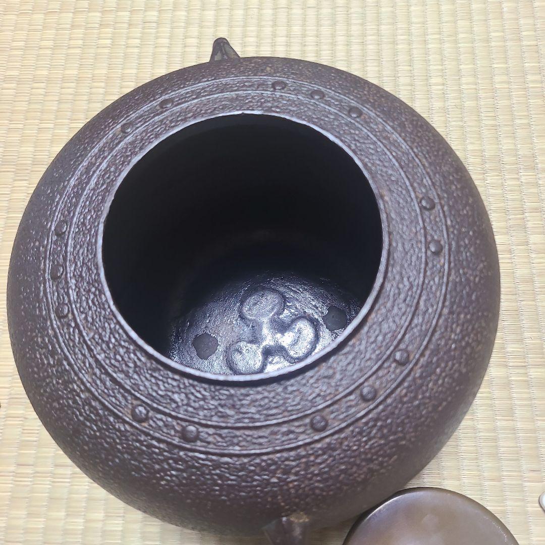 菊池政光造　在銘　万代屋釜　摺座　風炉用　鬼面環　釜環付　供箱なし　代用桐箱入り