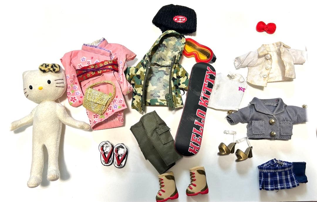 ハローキティ　ドレスアップコレクション　着せ替え