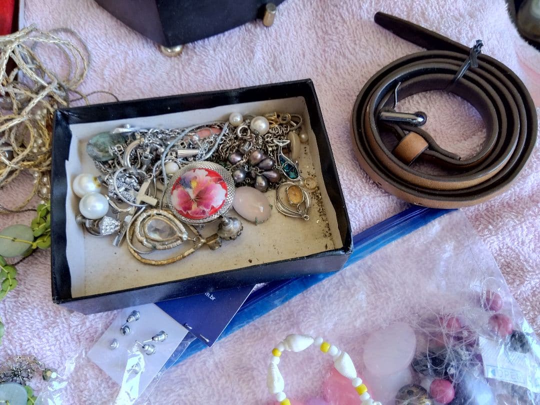 アクセサリー　まとめ売り 約４Kg 以上ジャンク品