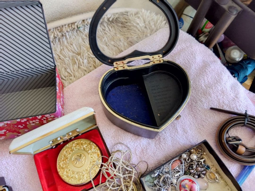 アクセサリー　まとめ売り 約４Kg 以上ジャンク品