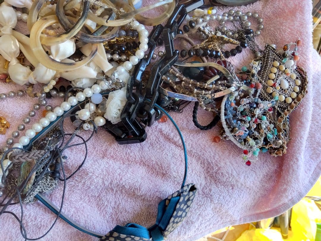 アクセサリー　まとめ売り 約４Kg 以上ジャンク品