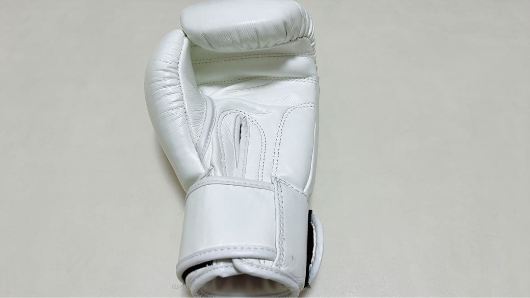 【美品】WINDY（ウィンディ）ボクシンググローブ 8oz／本革・ホワイト