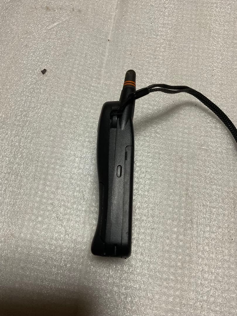 1995年製／NTT・docomo製携帯電話。形式／FJA 22Aムーバ。