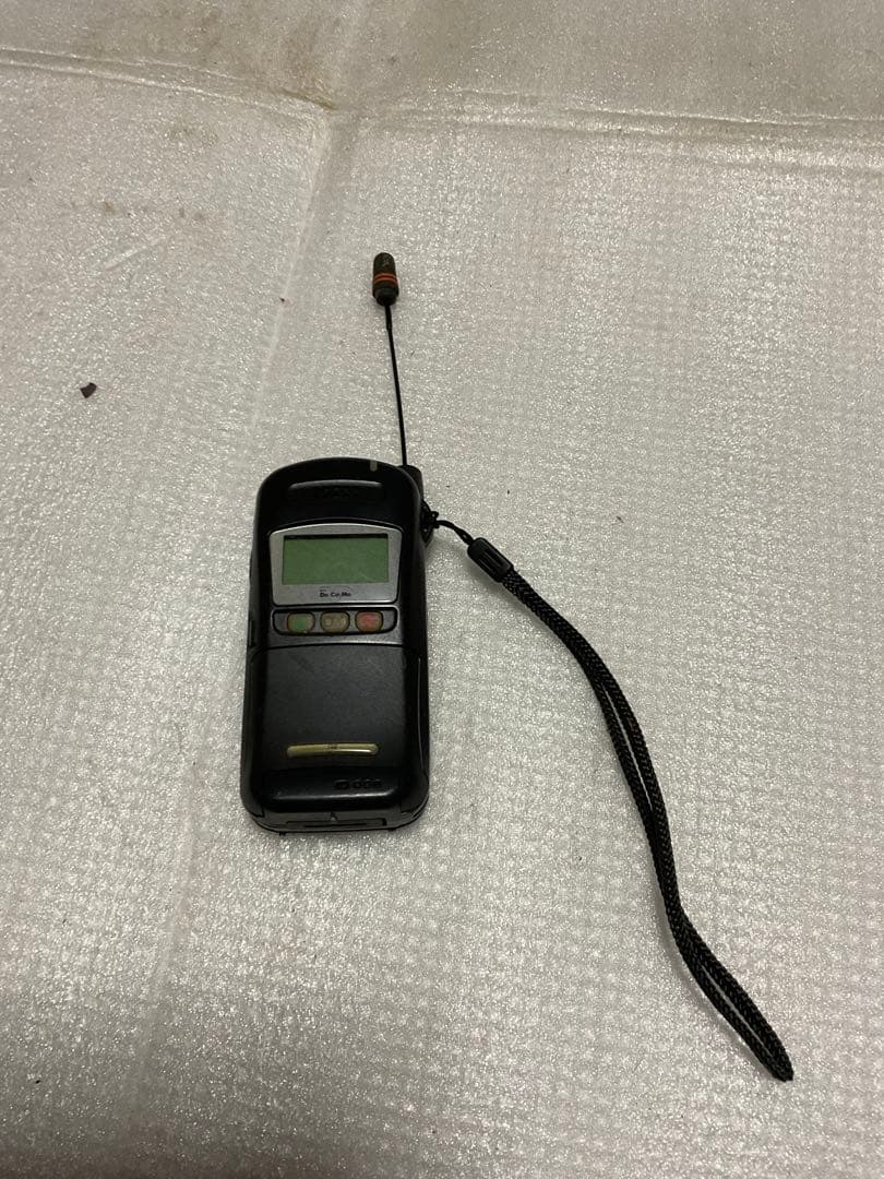 1995年製／NTT・docomo製携帯電話。形式／FJA 22Aムーバ。