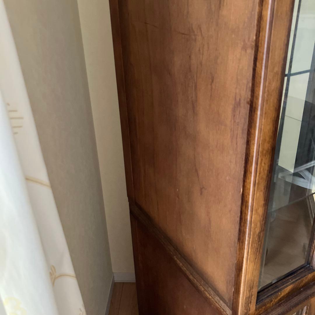 カリモクコロニアル　照明付きキュリオケース コーナーキャビネット