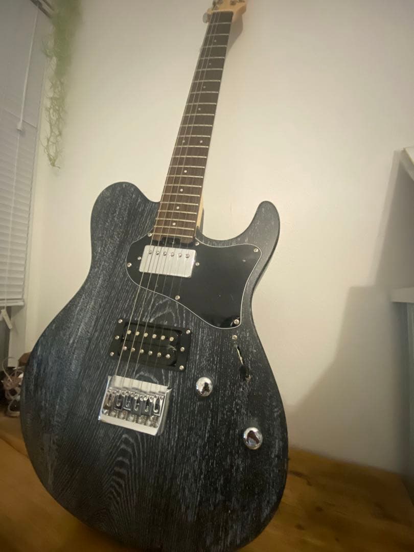 ブラックエレキギター 木製ボディ ハムバッカー