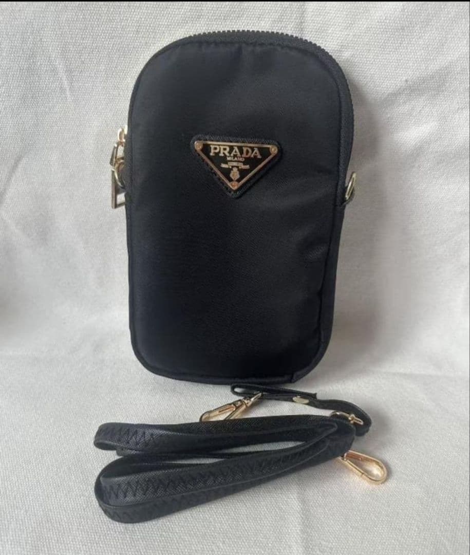 早い者勝ち PRADA スマホショルダーバッグ ブラック