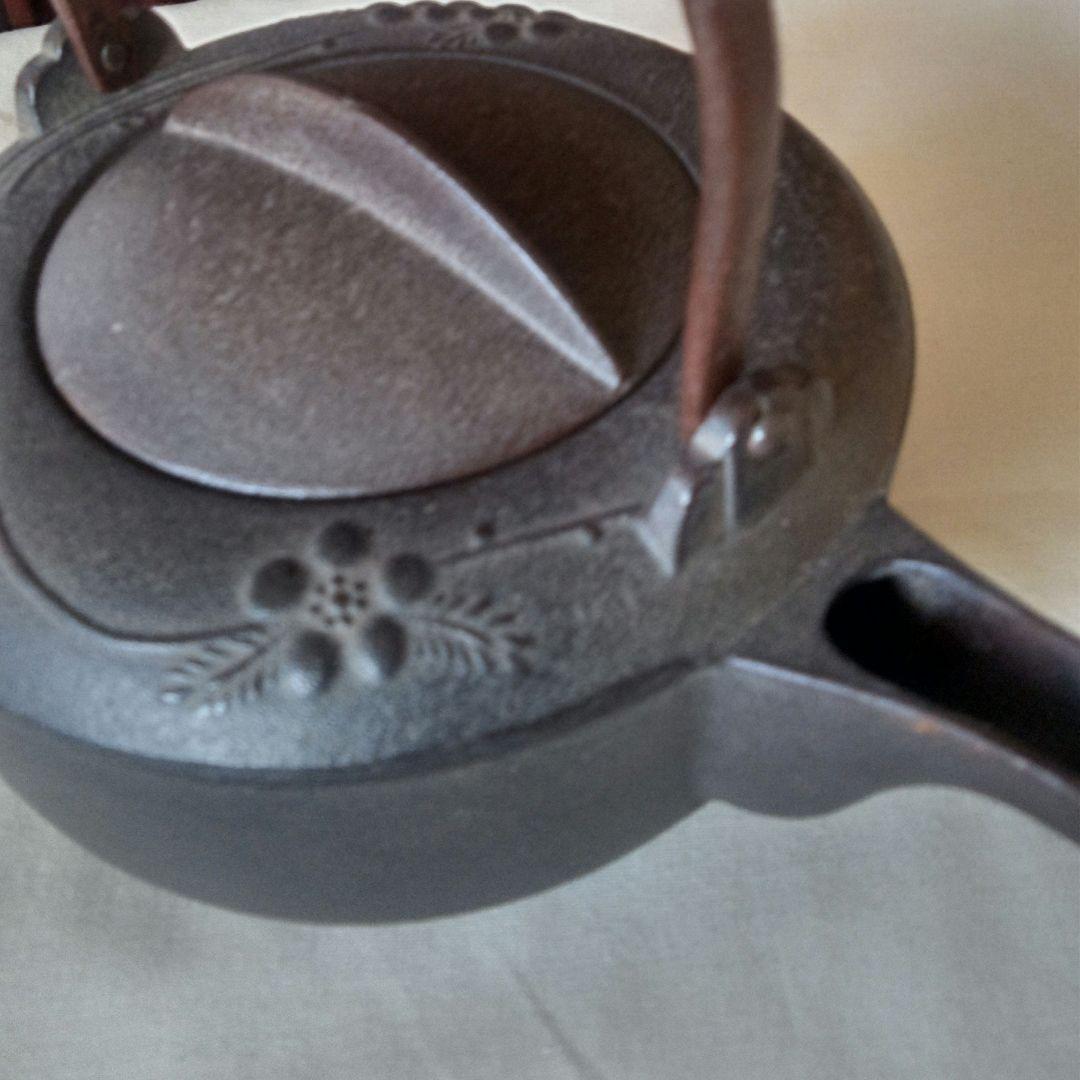 釜師　人間国宝　高橋敬典・鉄瓶 銚子・梅紋　陶器替蓋付 未使用箱付