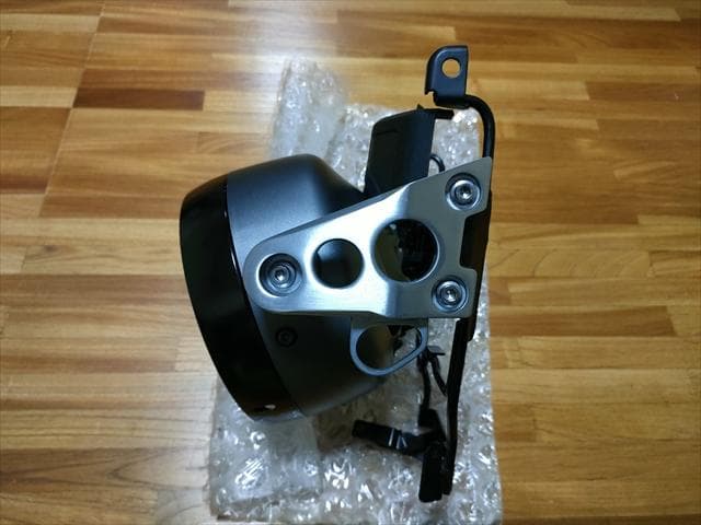 ヤマハ YAMAHA XSR900 純正ヘッドライト