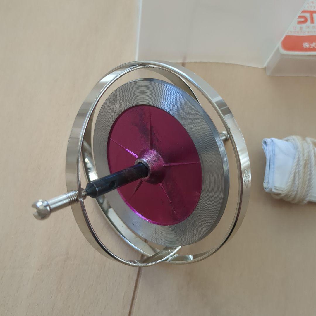 地球ゴマ No.A 緑と赤　タイガー商会　コマの純正回転台あり