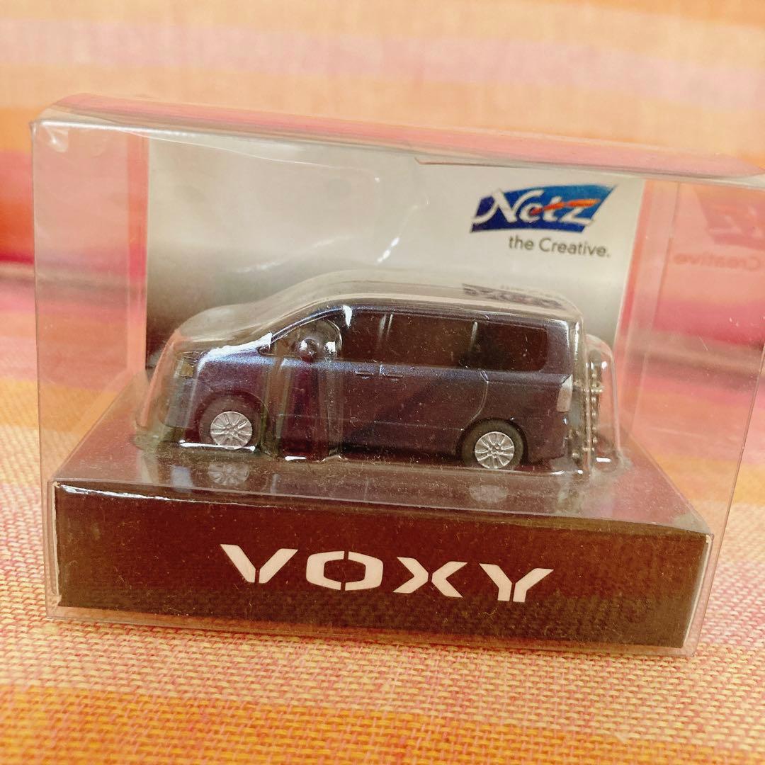 VOXY プルバックカー　LEDキーホルダー　ミニカー
