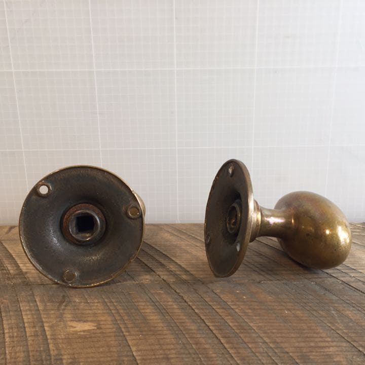 西洋アンティーク品 真鍮無垢製アンティークドアノブ 2つ組セット