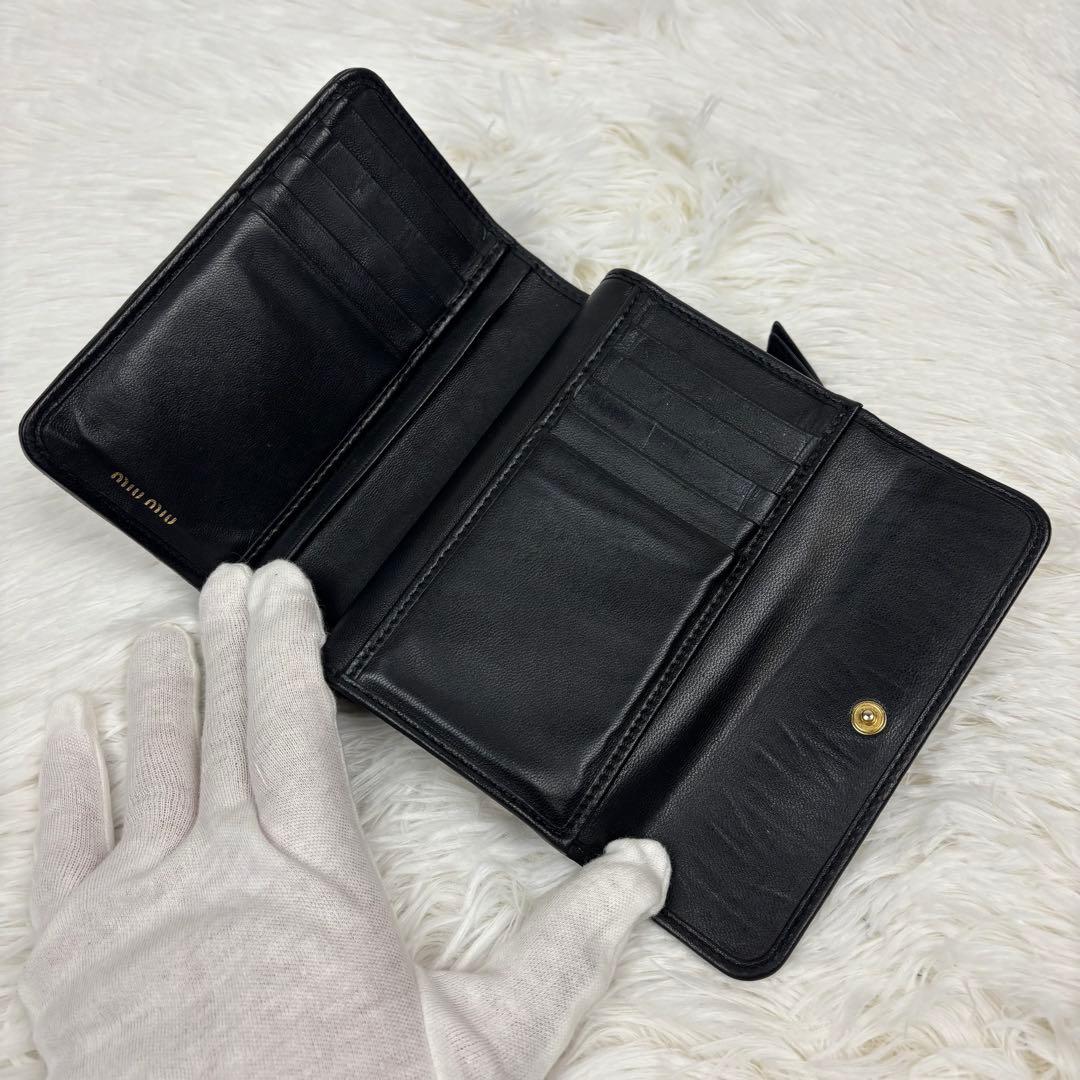 ミュウミュウ　マテラッセ　L字ファスナー　コンパクトウォレット　ブラック　金ロゴ