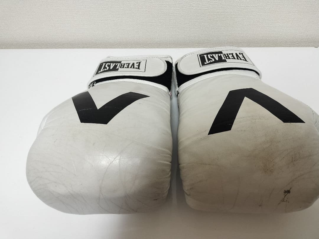 RVCA✕エバーラスト　ダブルネーム ボクシンググローブ
