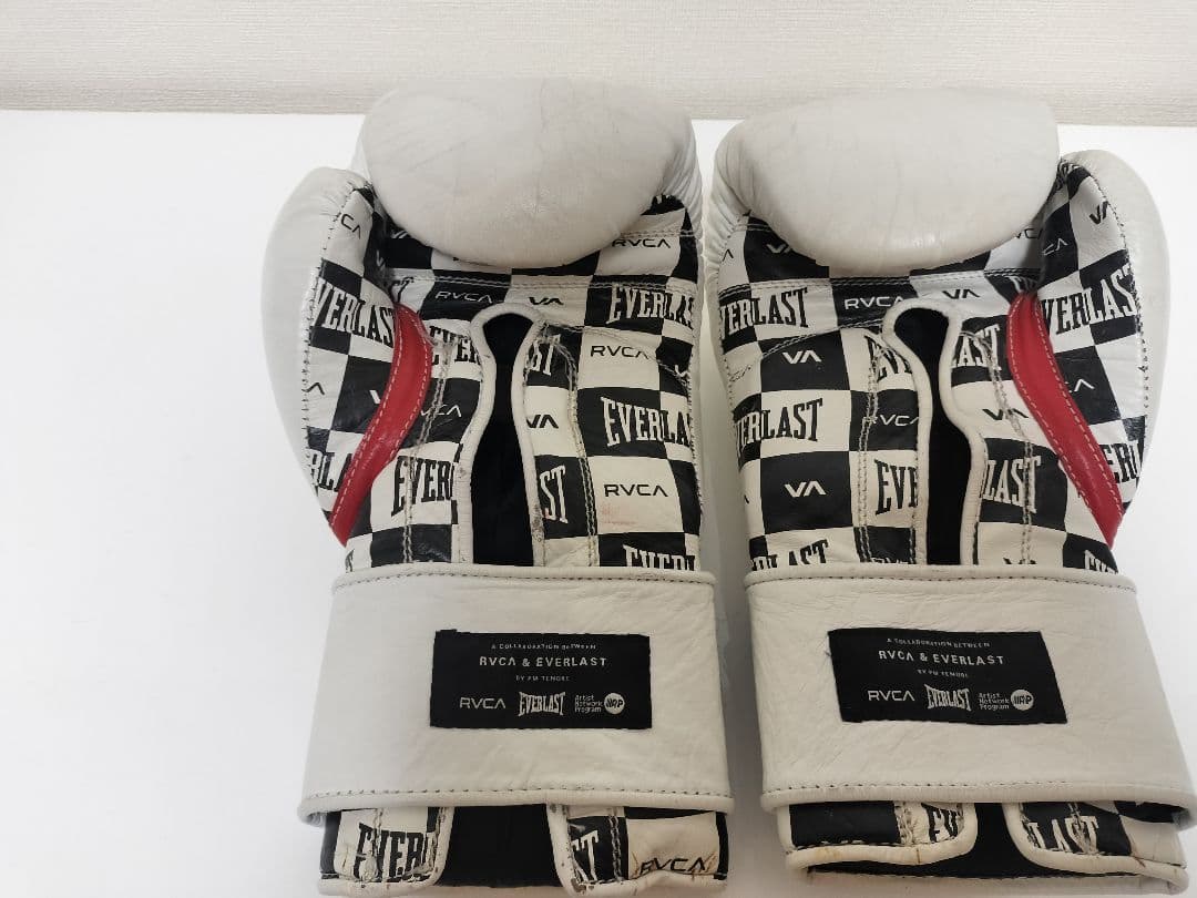 RVCA✕エバーラスト　ダブルネーム ボクシンググローブ