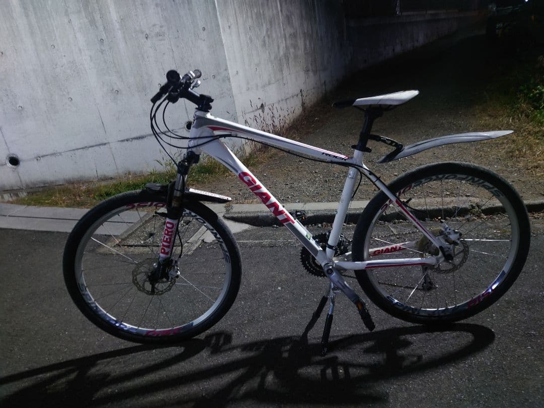 (引取り又はお届けご相談)GIANT ROCK 26インチMTB