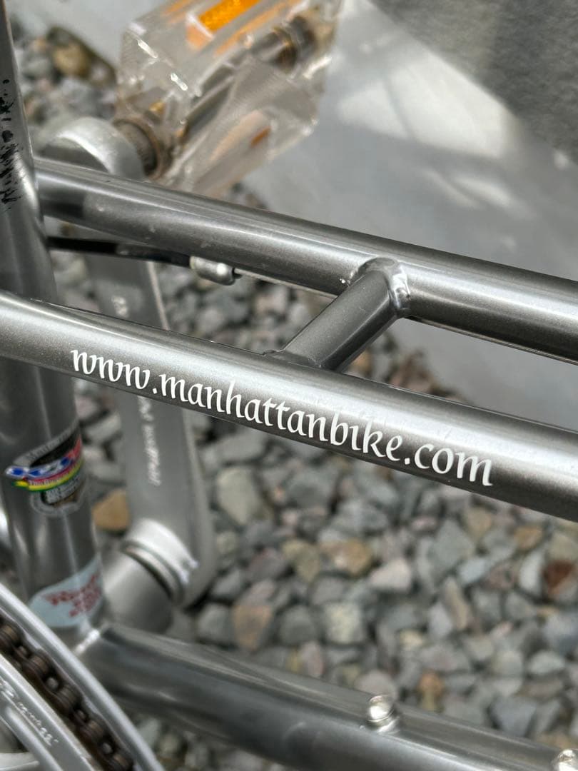 マンハッタンバイク ミニベロ 前カゴ付き　シルバー