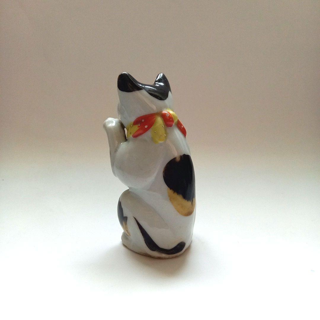 招き猫　磁器人形　猫の置物