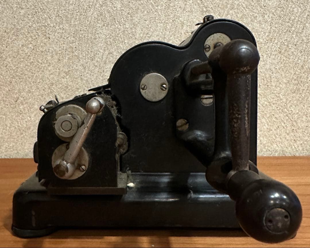 レア タイガー 手廻し計算機 卓上計算機 アンティーク レトロ 黒 虎マーク