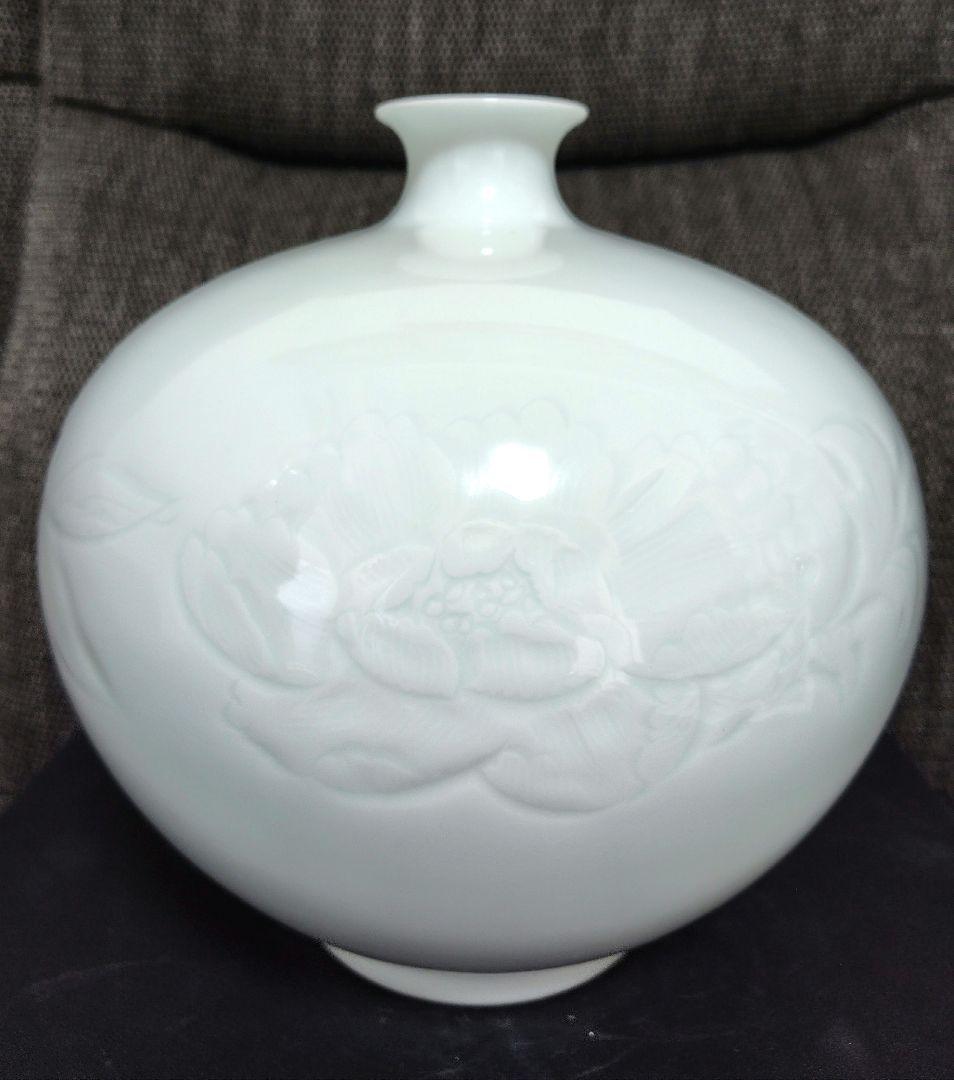 中村清六　佐賀県重要文化財保持者　白磁牡丹彫　壷　図録掲載作品　価格表50万円