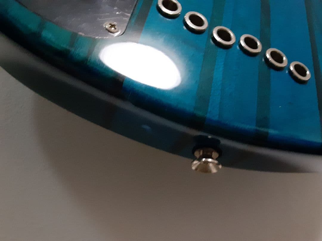 メルカリ便　playtech 6弦ベース　レギュラーチューニング済み