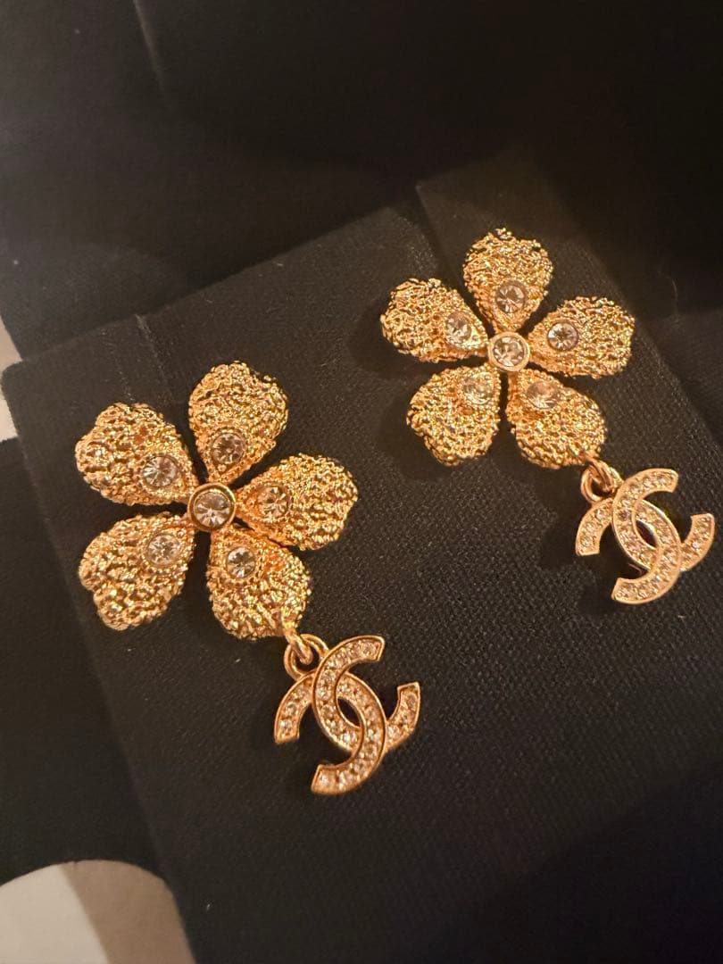 CHANEL フラワーデザイン ピアス　26C