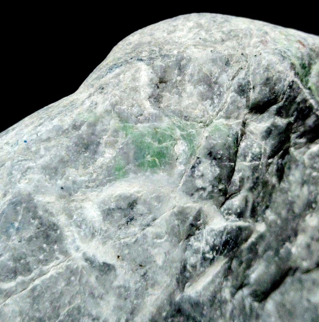 ★翡翠原石★糸魚川硬玉【小滝・転石・バレル底カット2.7Kｇ】