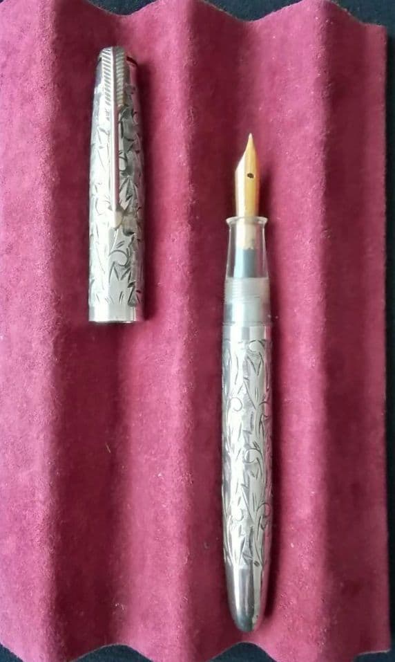 逸品　シルバー　万年筆　精巧で美しい総片切彫りボディ　エングレイブ